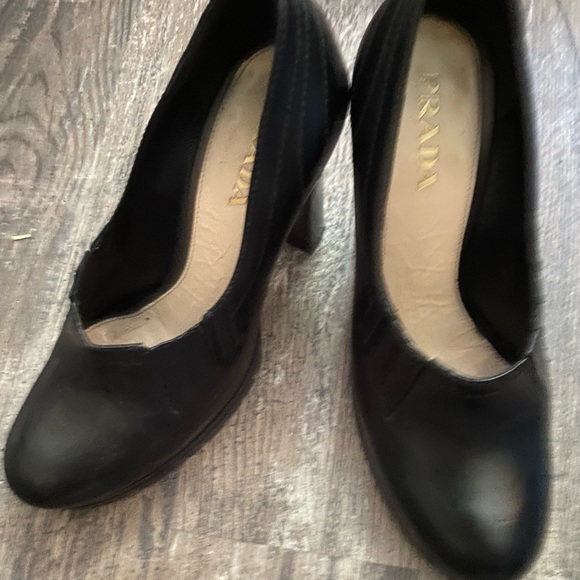 Prada heels - Picture 1 of 3